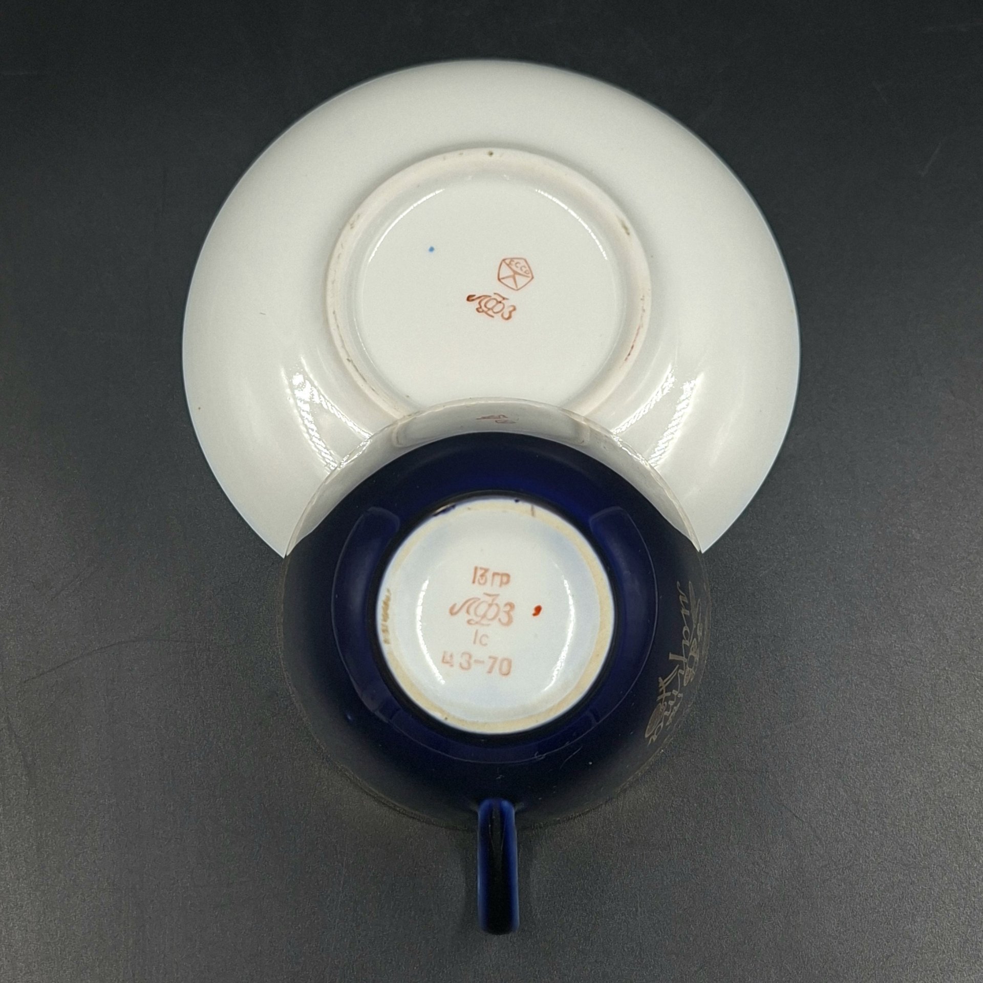 Пара чайная "8 марта", фарфор, крытье кобальтом, золочение, Ленинградский фарфоровый завод (ЛФЗ), СССР, 1970-1992 гг.