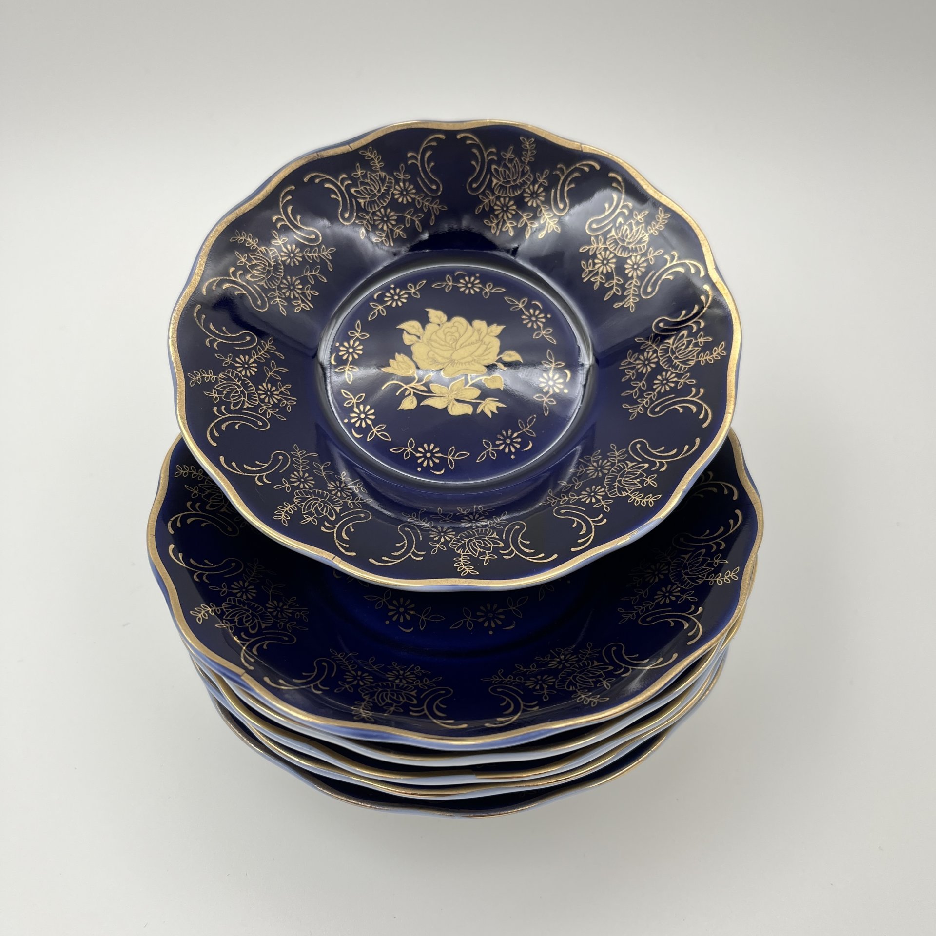 Набор блюдец "Роза" кобальтового цвета с золотистым узором на 6 персон, фарфор, крытье, деколь, золочение, Moritz Zdekauer (MZ), Чехия, 1991-2010 гг.