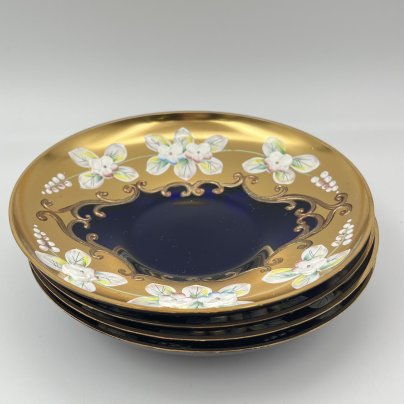 Набор розеток (блюдец) на 4 персоны, насыщенно-синего оттенка, с лепным декором в виде цветов, стекло, золочение, роспись, налепы, Чехословакия, 1970-1990 гг.
