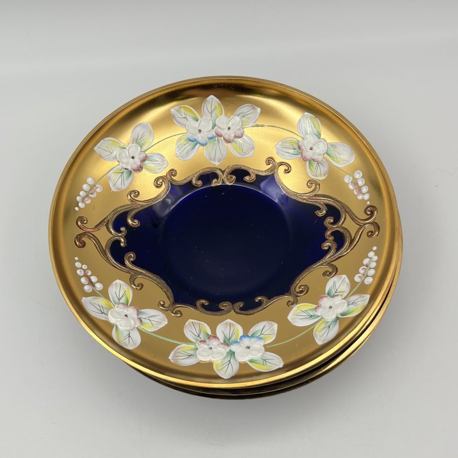 Набор розеток (блюдец) на 4 персоны, насыщенно-синего оттенка, с лепным декором в виде цветов