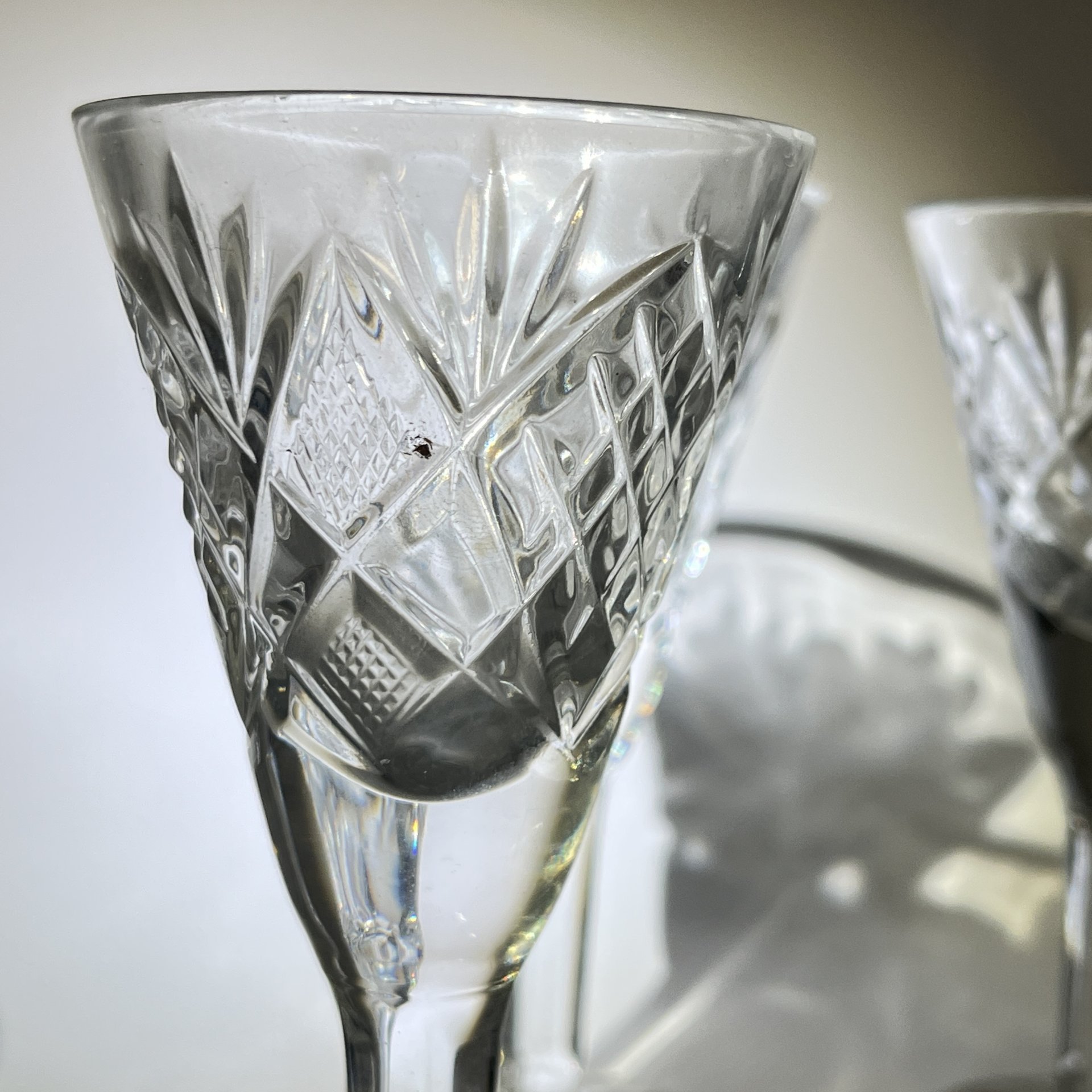 Рюмки на ножках с геометрическим декором 4 шт., хрусталь, пресс, СССР, 1970-1990 гг.