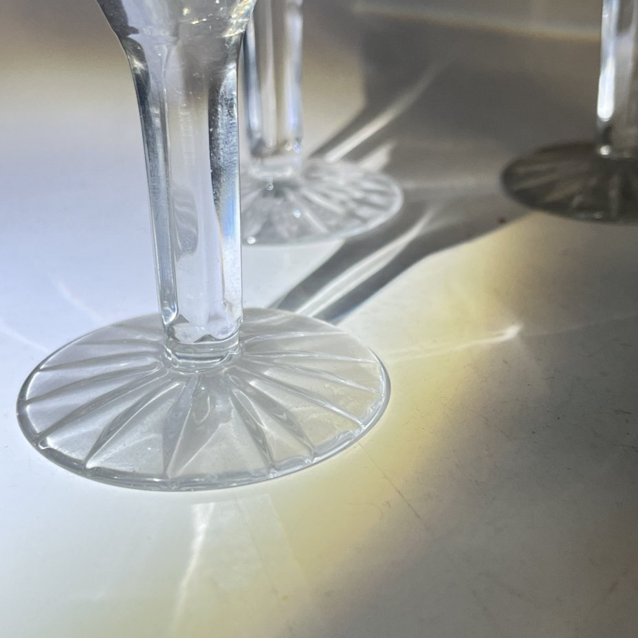 Рюмки на ножках с геометрическим декором 4 шт.