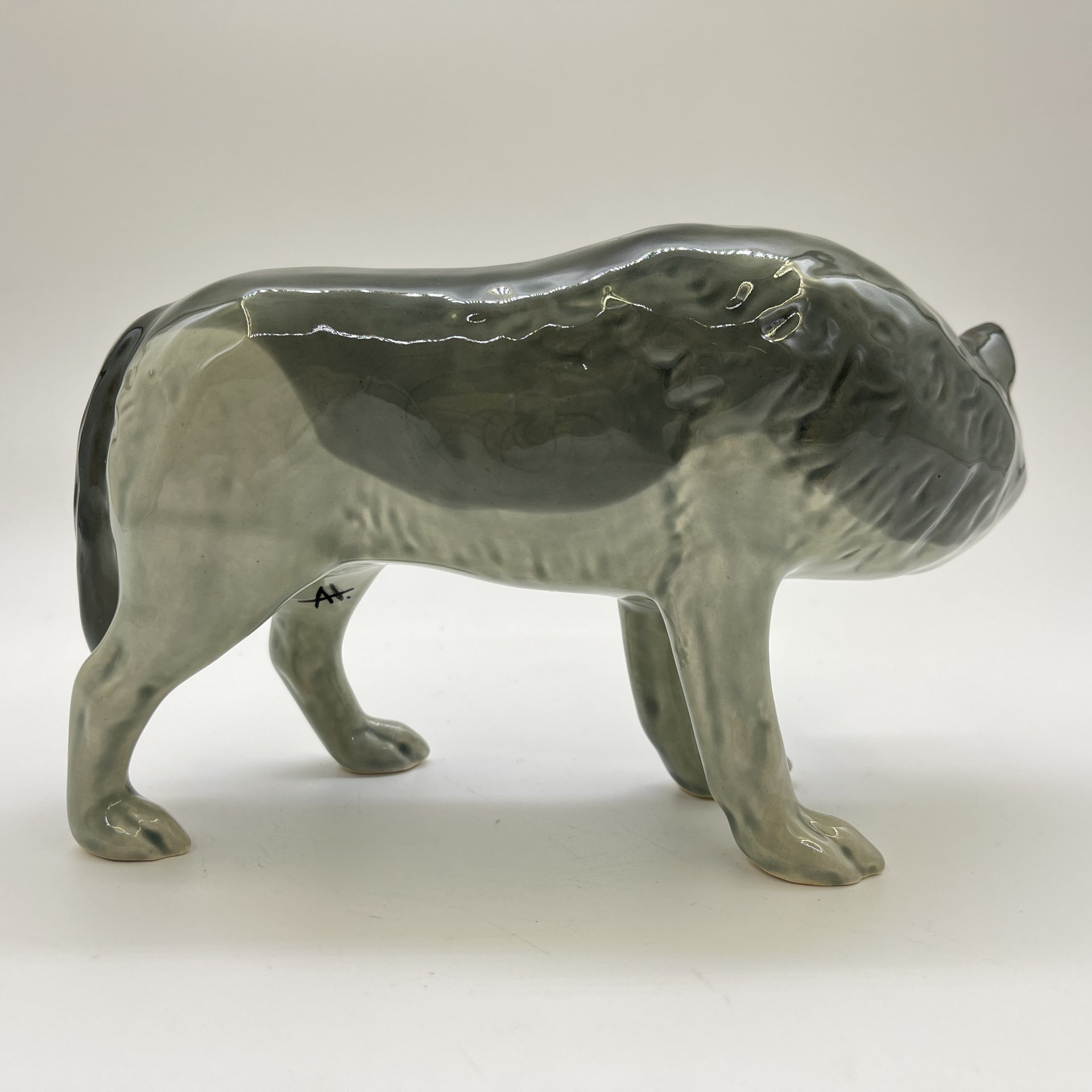 Статуэтка "Серый волк", фаянс, Россия, 2000-2010 гг.