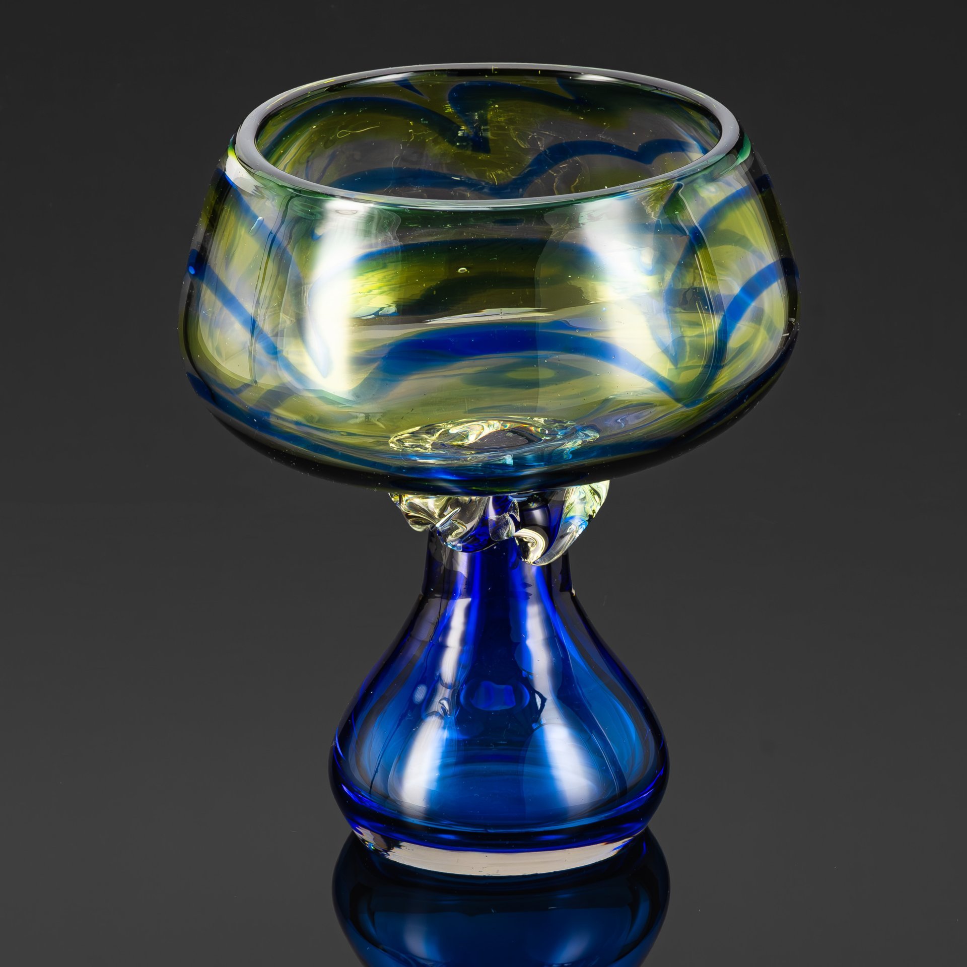 Конфетница сине-зеленого оттенка на ножке, предположительно Львовская керамико-скульптурная фабрика (ЛКСФ)