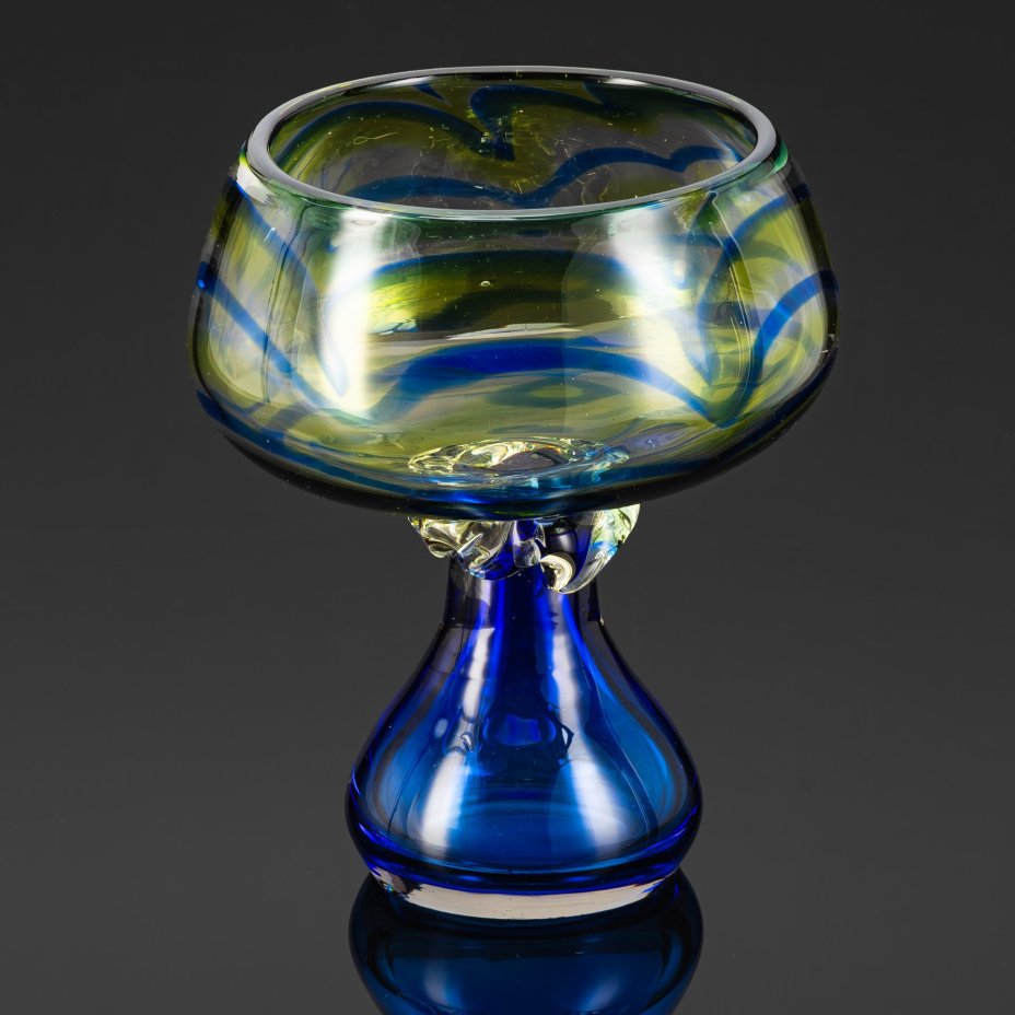 Конфетница сине-зеленого оттенка на ножке, предположительно Львовская керамико-скульптурная фабрика (ЛКСФ)