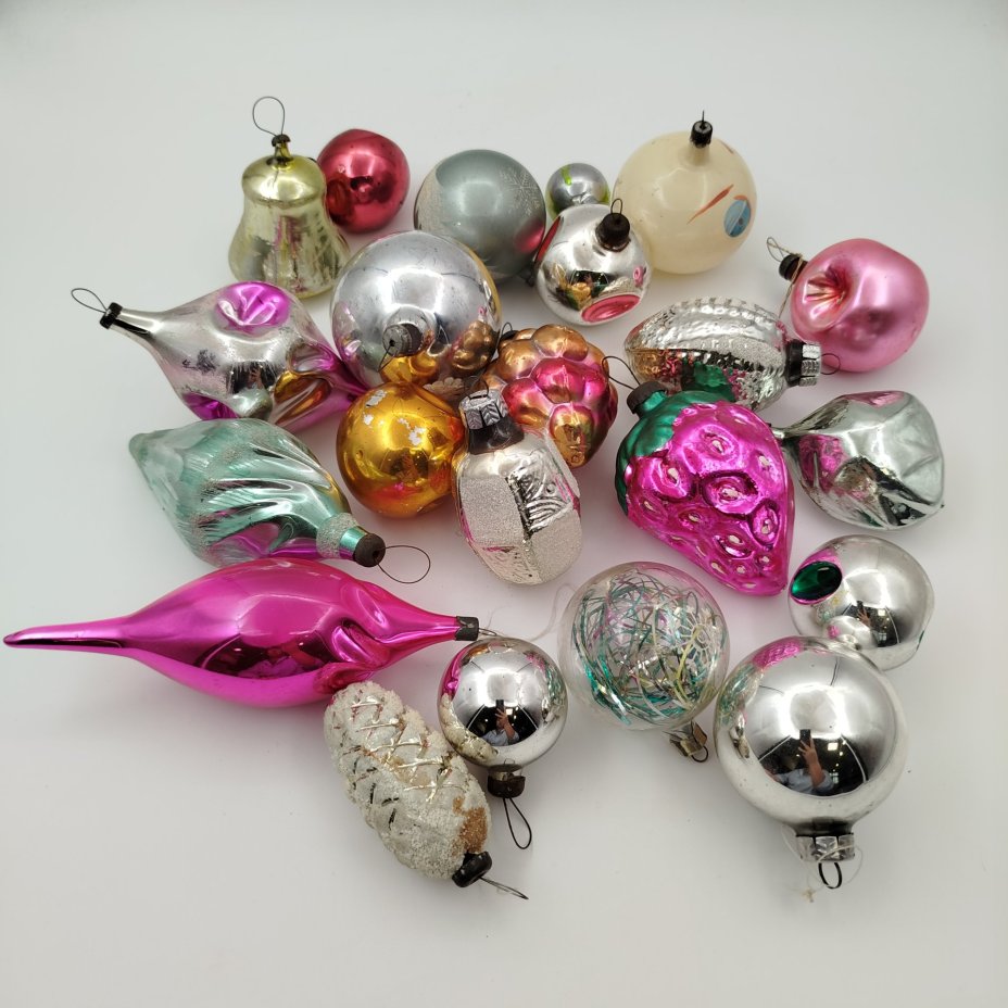 Набор подвесных елочных игрушек различных форм и расцветок (22 шт.)