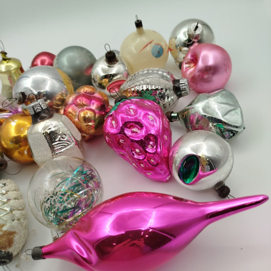 Набор подвесных елочных игрушек различных форм и расцветок (22 шт.)