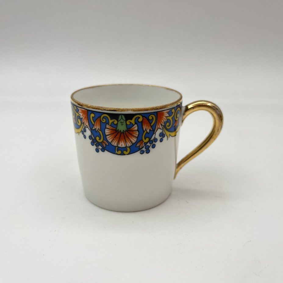 Чашка кофейная, украшенная растительным декором, форма "Литрон", Limoges Elte', фарфор, деколь, золочение, Франция, 1920-1940 гг.