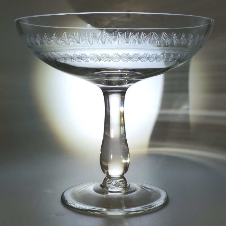 Фруктовница на ножке с орнаментальным декором, стекло, травление (пантография), Россия, 1910-1950 гг.