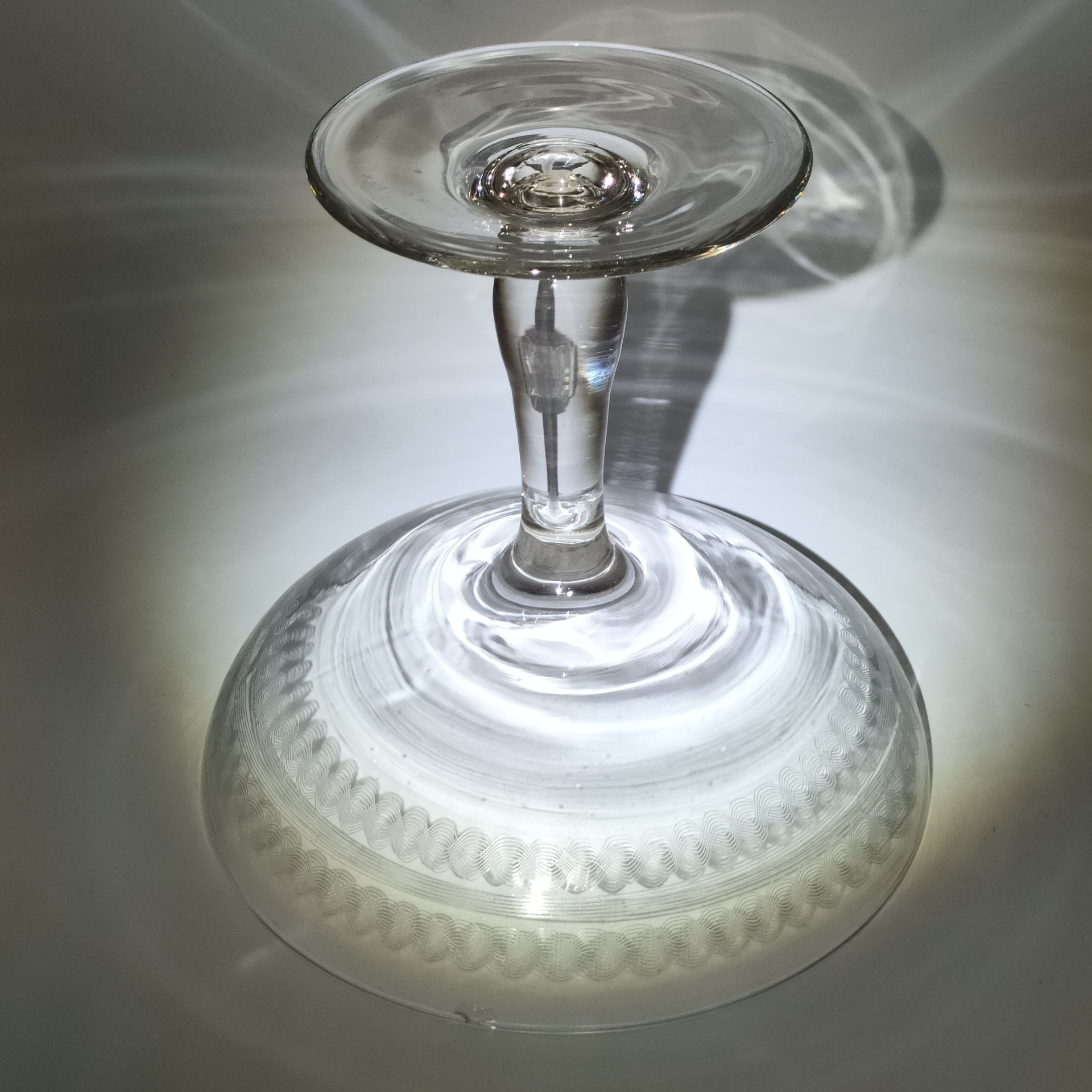 Фруктовница на ножке с орнаментальным декором, стекло, травление (пантография), Россия, 1910-1950 гг.