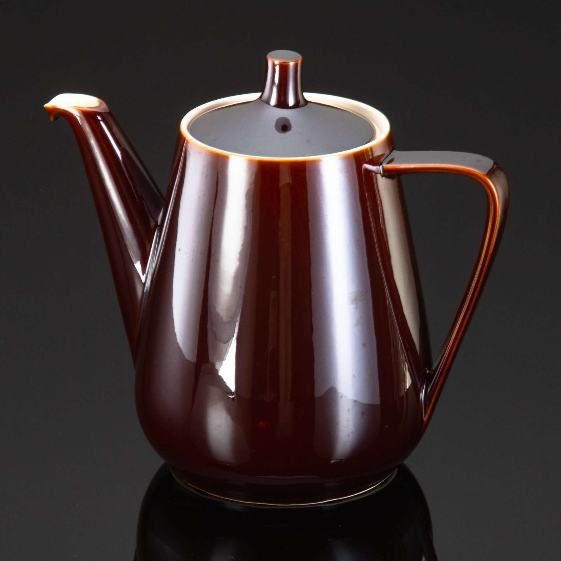 Чайник с лаконичным декором, керамика, глазурь, Villeroy & Boch, Люксембург, 1960-1980 гг.