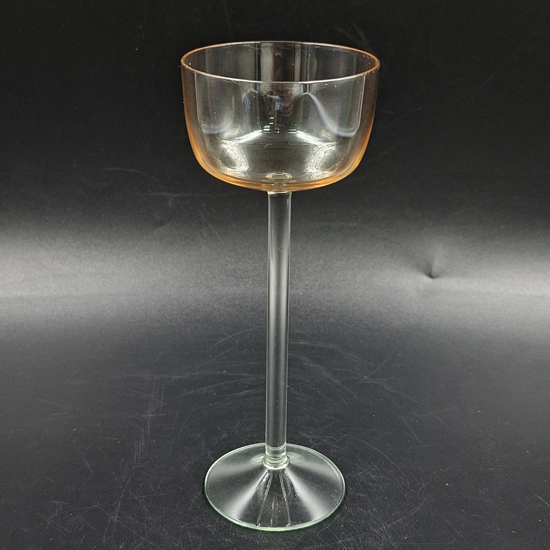 Рюмка желтого оттенка, цветное стекло, Калининский стекольный завод «Тверис», СССР, 1970-1980 гг.