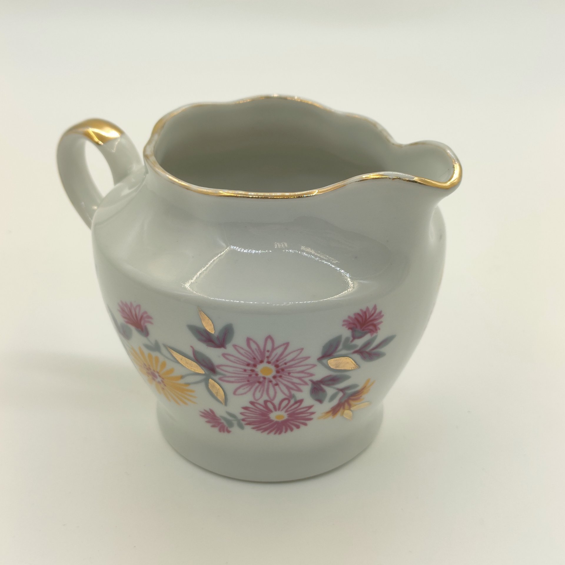 Молочник с цветочным декором, фарфор, золочение, деколь, Рижский фарфорово-фаянсовый завод, СССР, 1970-1980 гг.