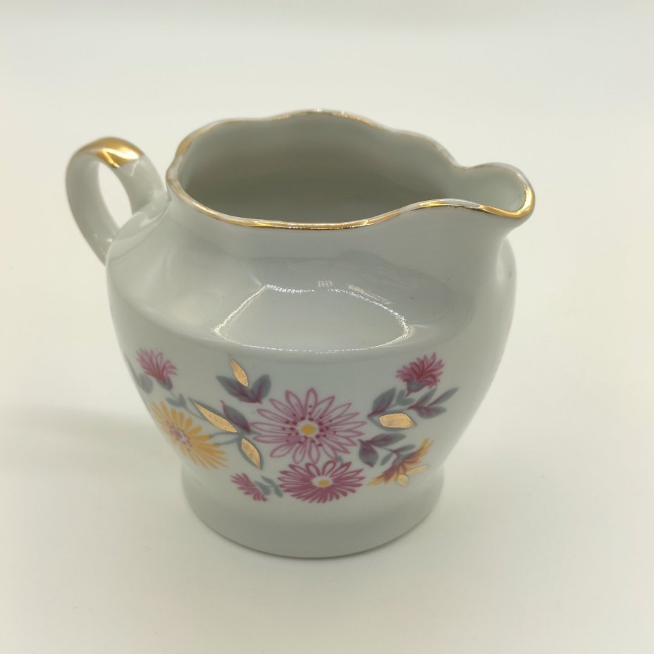 Молочник с цветочным декором, фарфор, золочение, деколь, Рижский фарфорово-фаянсовый завод, СССР, 1970-1980 гг.