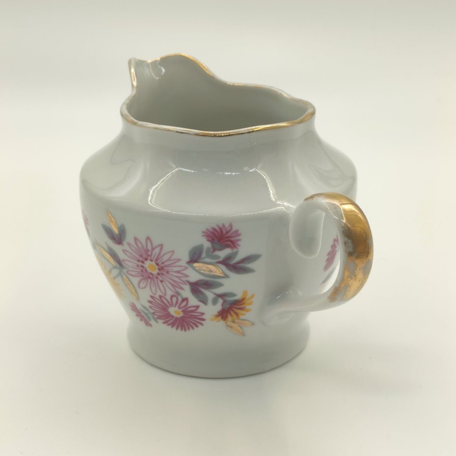 Молочник с цветочным декором, фарфор, золочение, деколь, Рижский фарфорово-фаянсовый завод, СССР, 1970-1980 гг.