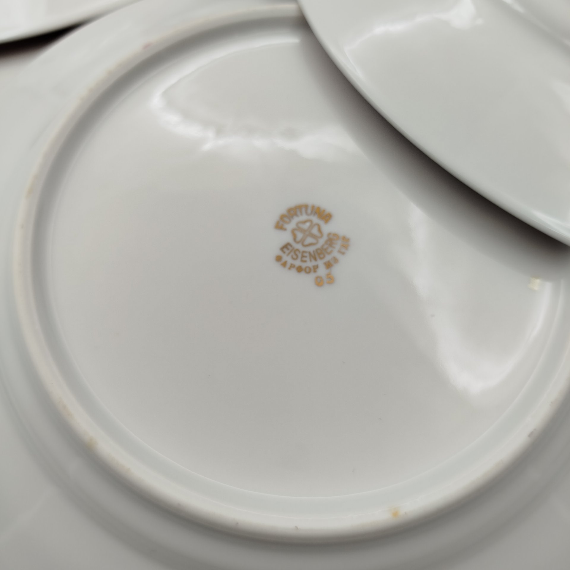 Набор обеденных тарелок из сервиза "Мадонна" на 6 персон, фарфор, деколь, люстр, золочение, Fortuna Eisenberg, Германия, 1960-1973 гг.