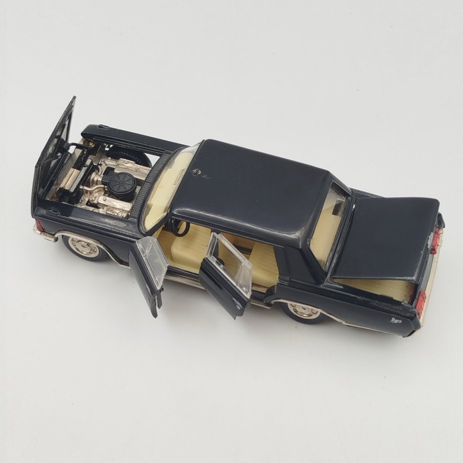 Модель автомобиля в масштабе 1:43 "ЗИЛ - 117"