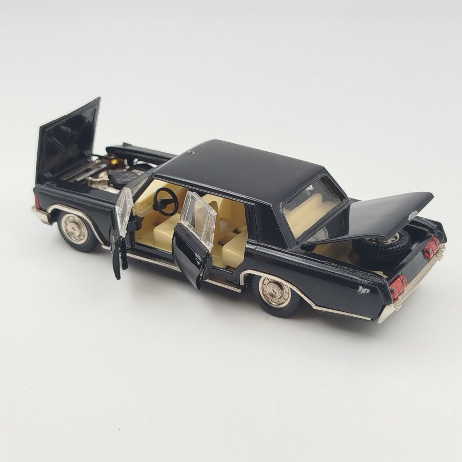 Модель автомобиля в масштабе 1:43 "ЗИЛ - 117"