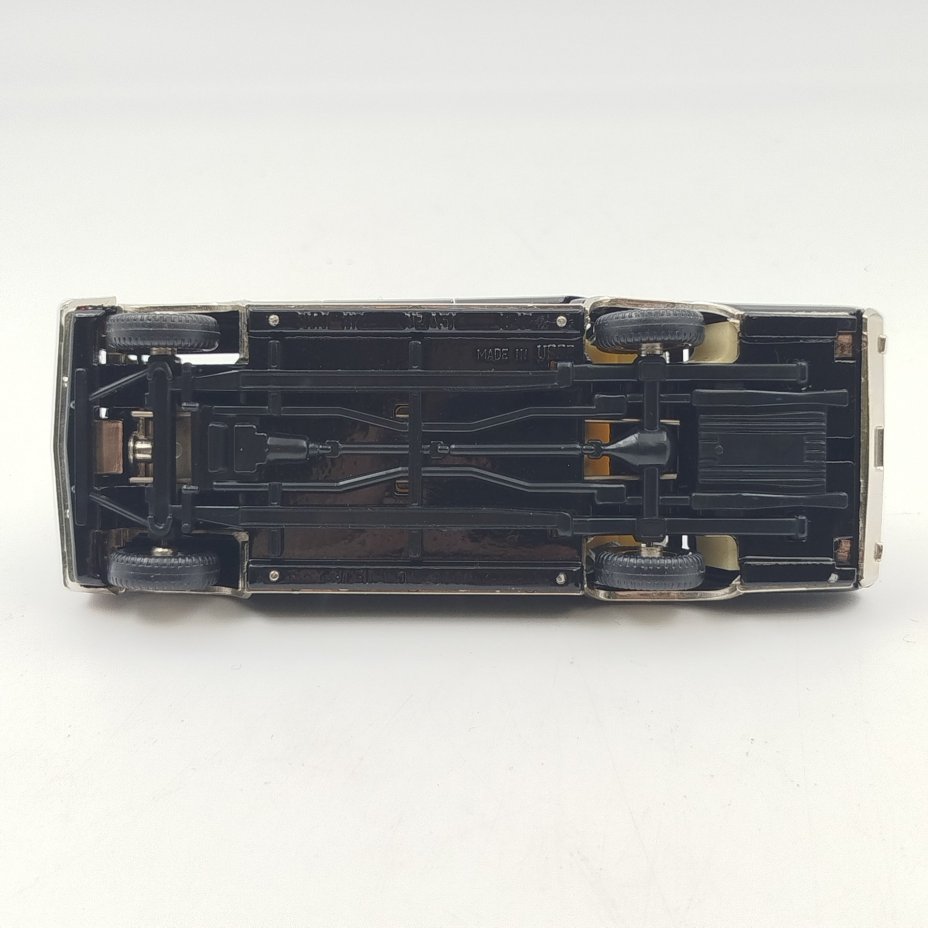 Модель автомобиля в масштабе 1:43 "ЗИЛ - 117"