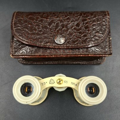 Бинокль театральный в кофре, металл, пластик, стекло, искусственная кожа, Лыткаринский завод оптического стекла (ЛЗОС), СССР, 1954 г.