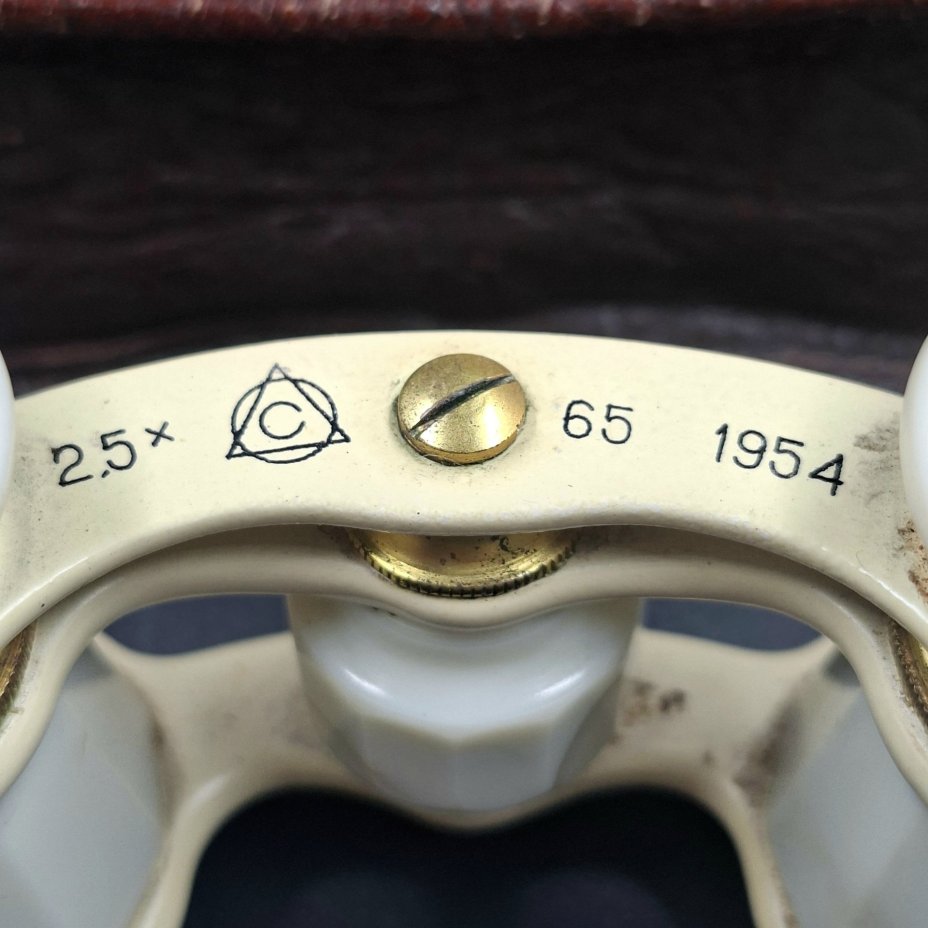 Бинокль театральный в кофре, металл, пластик, стекло, искусственная кожа, Лыткаринский завод оптического стекла (ЛЗОС), СССР, 1954 г.