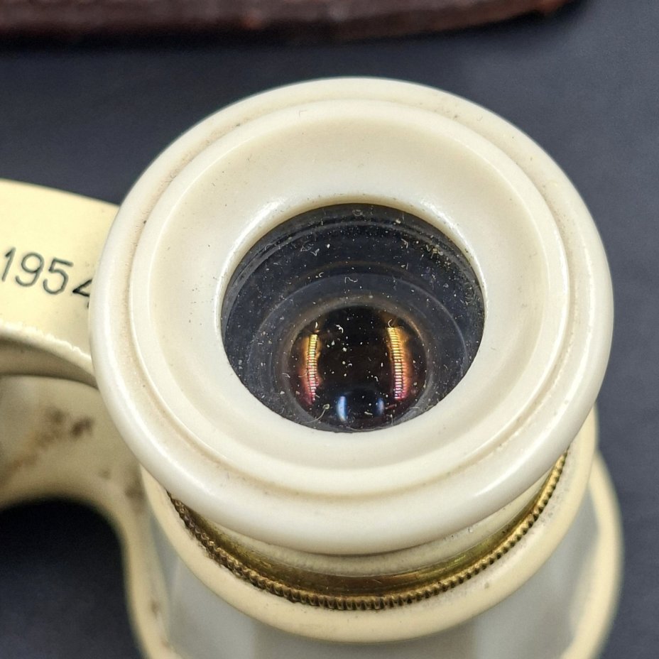 Бинокль театральный в кофре, металл, пластик, стекло, искусственная кожа, Лыткаринский завод оптического стекла (ЛЗОС), СССР, 1954 г.