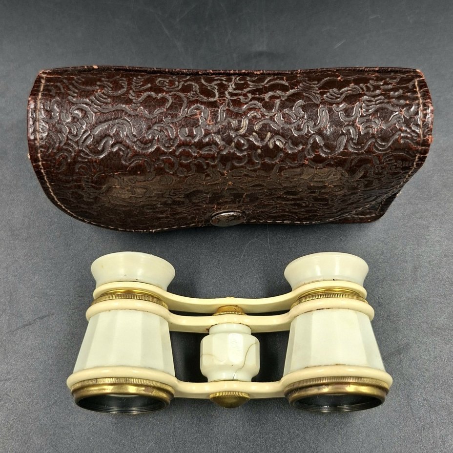Бинокль театральный в кофре, металл, пластик, стекло, искусственная кожа, Лыткаринский завод оптического стекла (ЛЗОС), СССР, 1954 г.