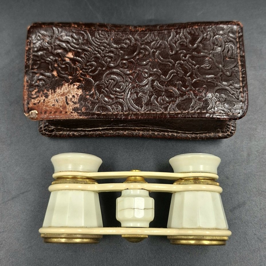 Бинокль театральный в кофре, металл, пластик, стекло, искусственная кожа, Лыткаринский завод оптического стекла (ЛЗОС), СССР, 1954 г.