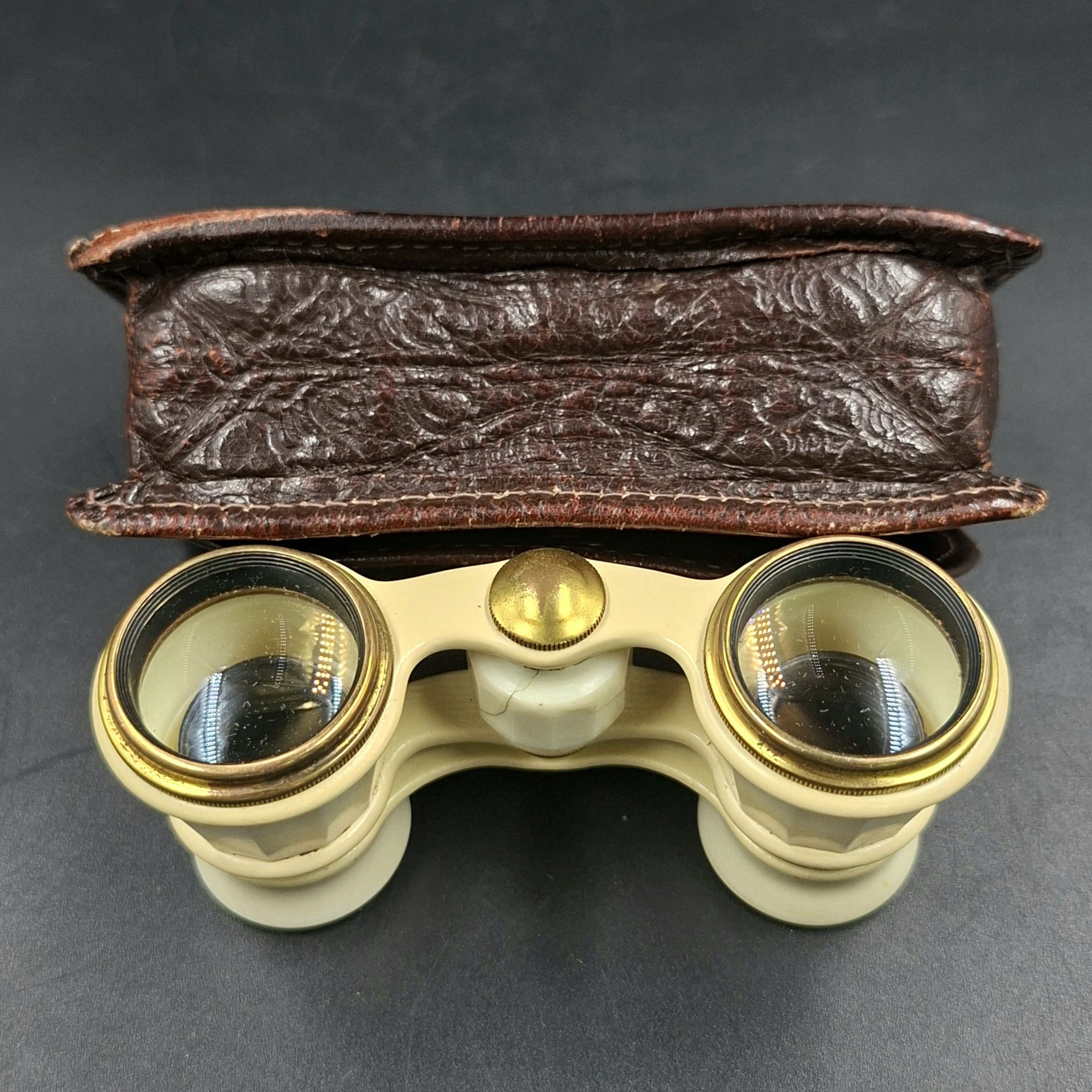 Бинокль театральный в кофре, металл, пластик, стекло, искусственная кожа, Лыткаринский завод оптического стекла (ЛЗОС), СССР, 1954 г.