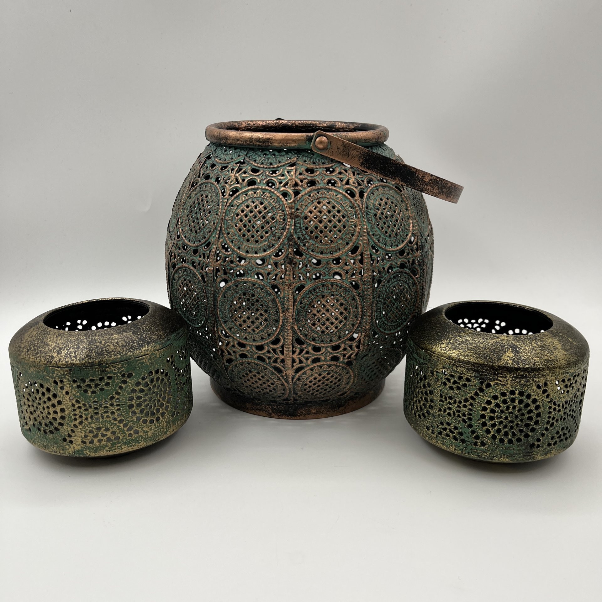 Набор ажурных подсвечников в виде фонариков (3 шт.), металл, бронзирование, патинирование, Азия, 2010-2015 гг.
