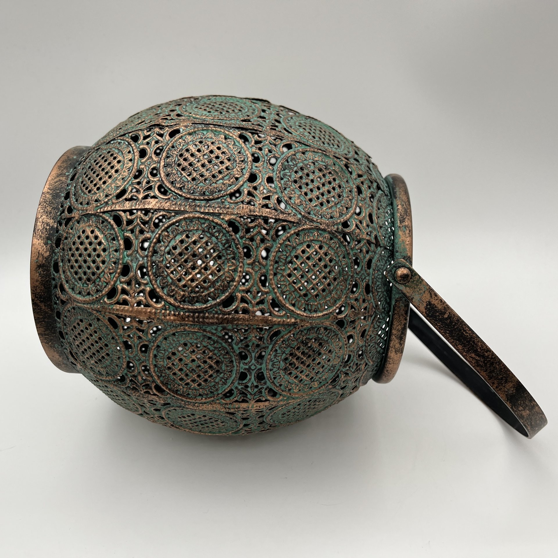 Набор ажурных подсвечников в виде фонариков (3 шт.), металл, бронзирование, патинирование, Азия, 2010-2015 гг.