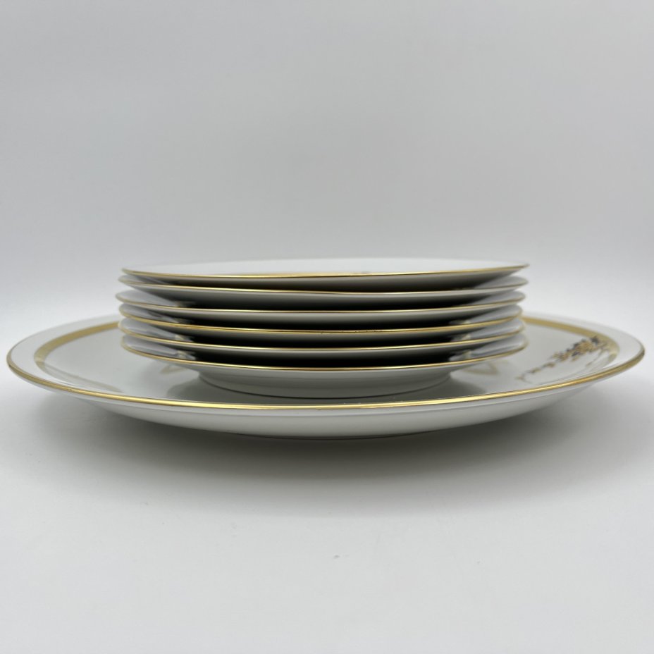 Набор десертных тарелок с блюдом на 6 персон, украшенный цветочным декором, фарфор, деколь, золочение, Graf Von Henneberg Porzellan, 1777 Jlmenau, ГДР, 1949-1970 гг.