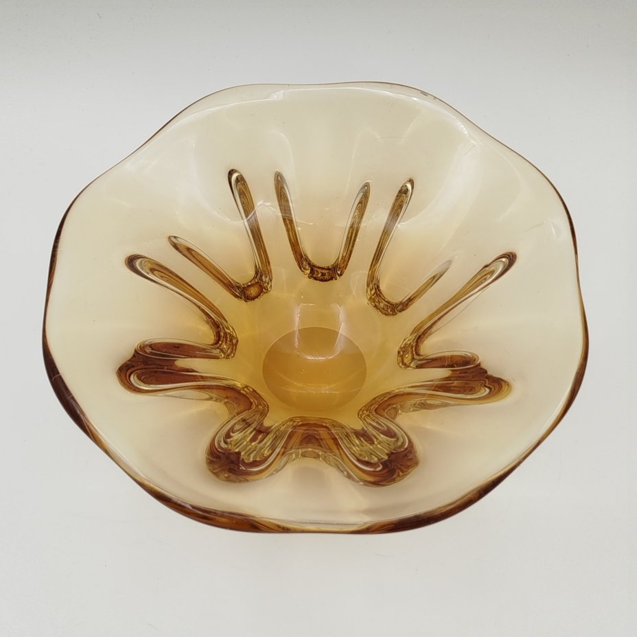 Ваза (конфетниц) медового оттенка, стекло, гутная техника, Ленинградский завод художественного стекла (ЛЗХС), СССР, 1960-1980 гг.