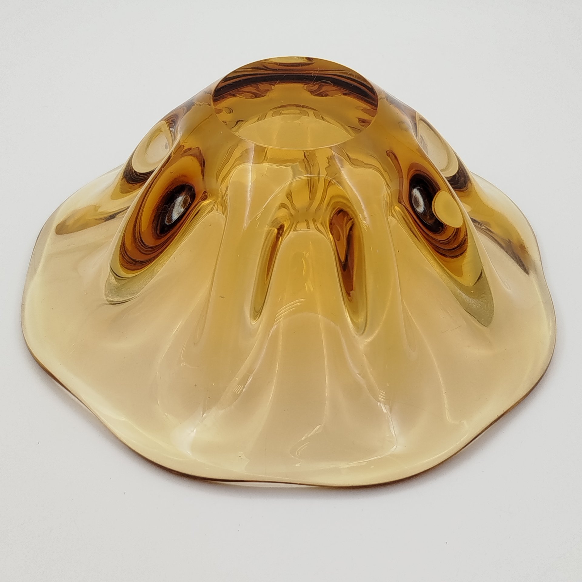 Ваза (конфетниц) медового оттенка, стекло, гутная техника, Ленинградский завод художественного стекла (ЛЗХС), СССР, 1960-1980 гг.