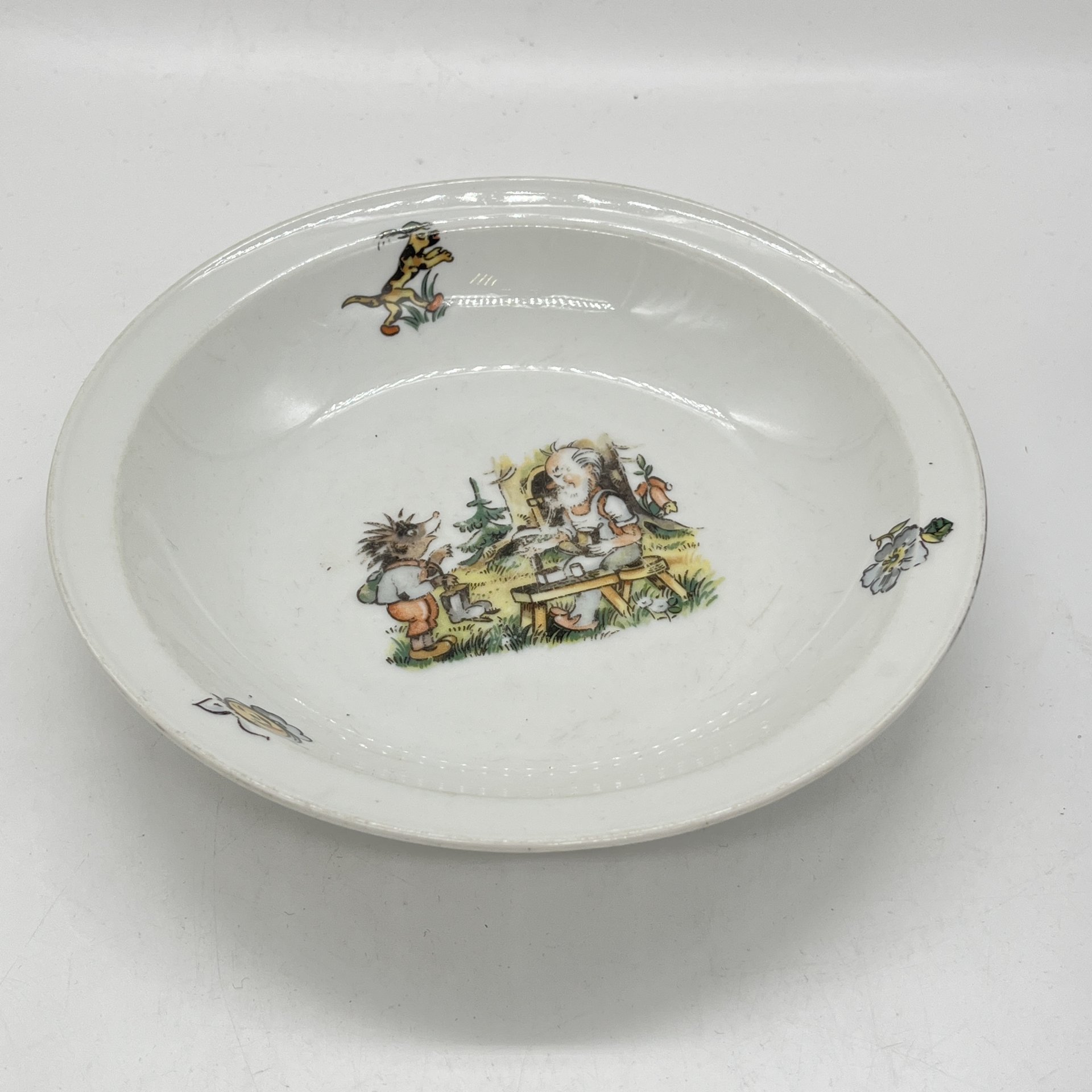 Тарелка детская со сказочной сценой, фарфор, деколь, Weisswasser Porzellan, ГДР, 1945-1960 гг.