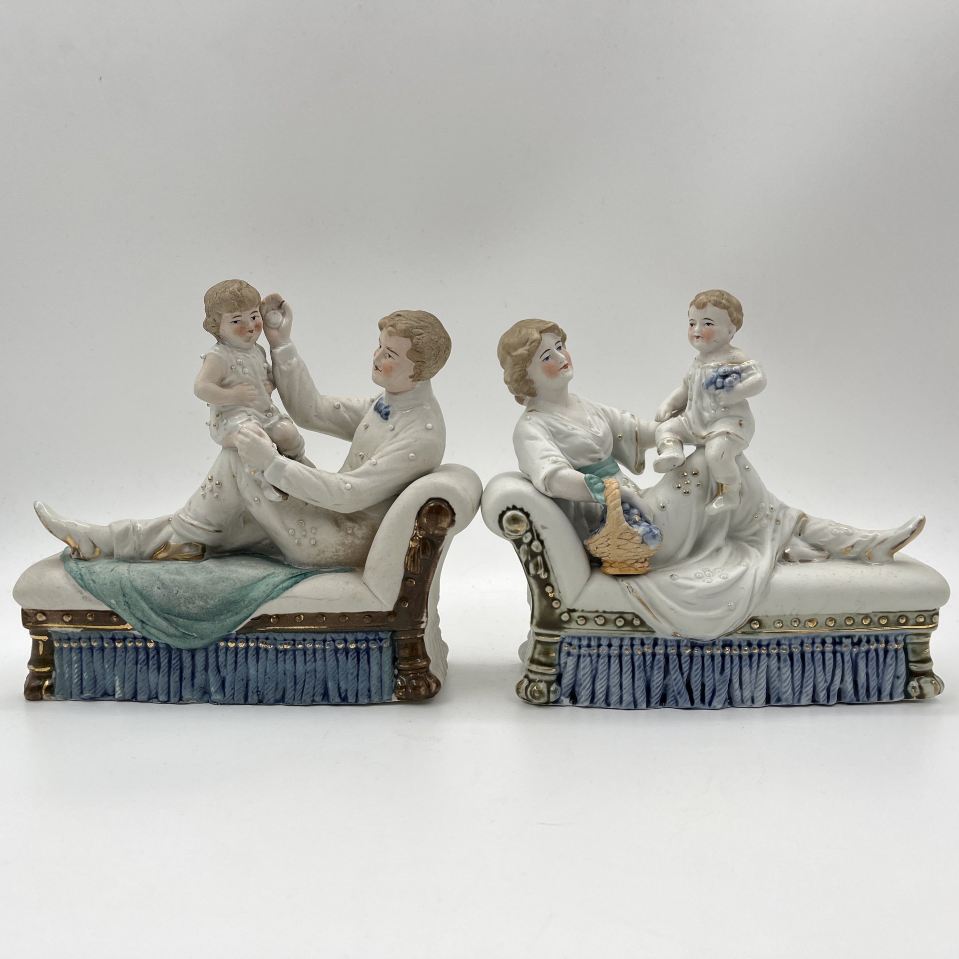 Статуэтки парные «Отец и дочь, мама и сын», бисквит, роспись, золочение, Западная Европа, 1950-1970 гг.