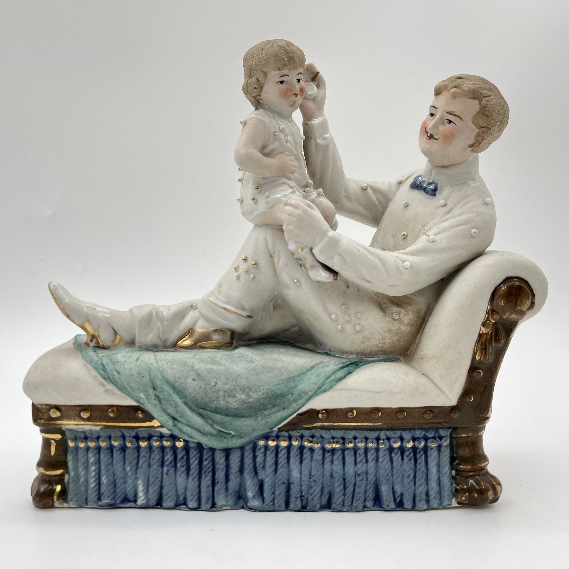 Статуэтки парные «Отец и дочь, мама и сын», бисквит, роспись, золочение, Западная Европа, 1950-1970 гг.