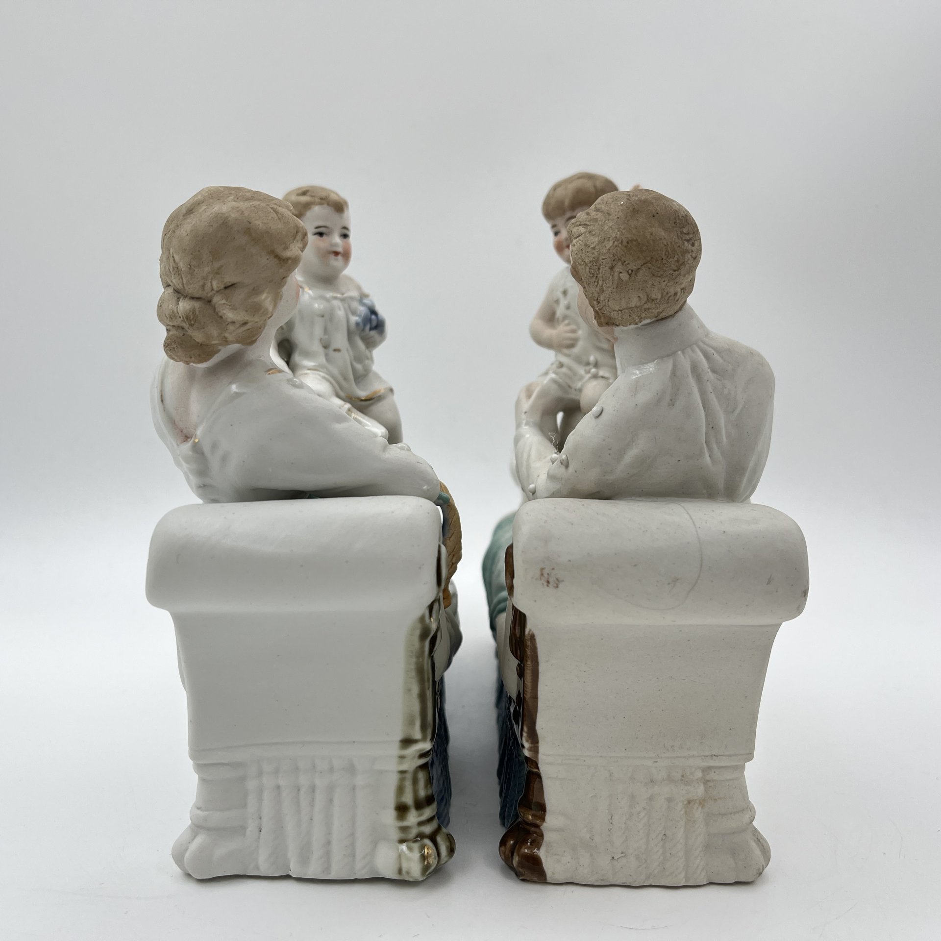 Статуэтки парные «Отец и дочь, мама и сын», бисквит, роспись, золочение, Западная Европа, 1950-1970 гг.