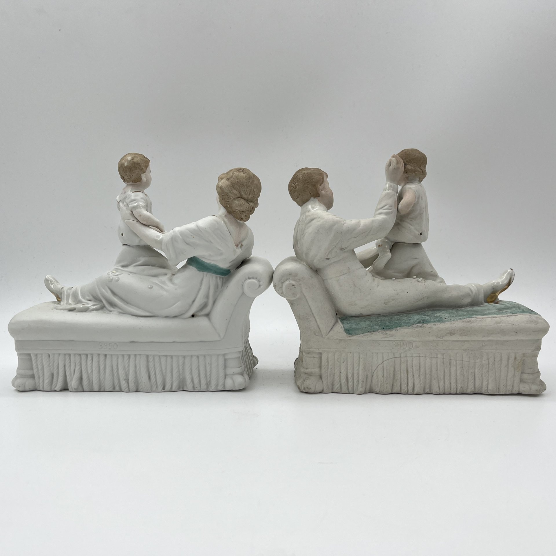 Статуэтки парные «Отец и дочь, мама и сын», бисквит, роспись, золочение, Западная Европа, 1950-1970 гг.