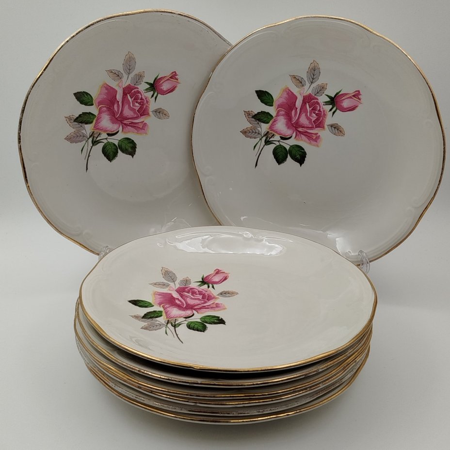 Набор из 8-ми обеденных тарелок, украшенных изображением роз, фарфор, деколь, золочение, Франция, 1960-1990 гг.