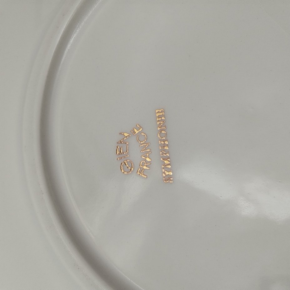 Набор из 8-ми обеденных тарелок, украшенных изображением роз