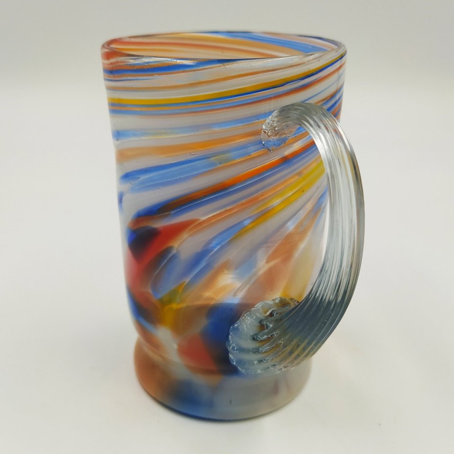 Чашка с разноцветным спиралевидным узором, стекло, СССР, 1970-1990 гг.