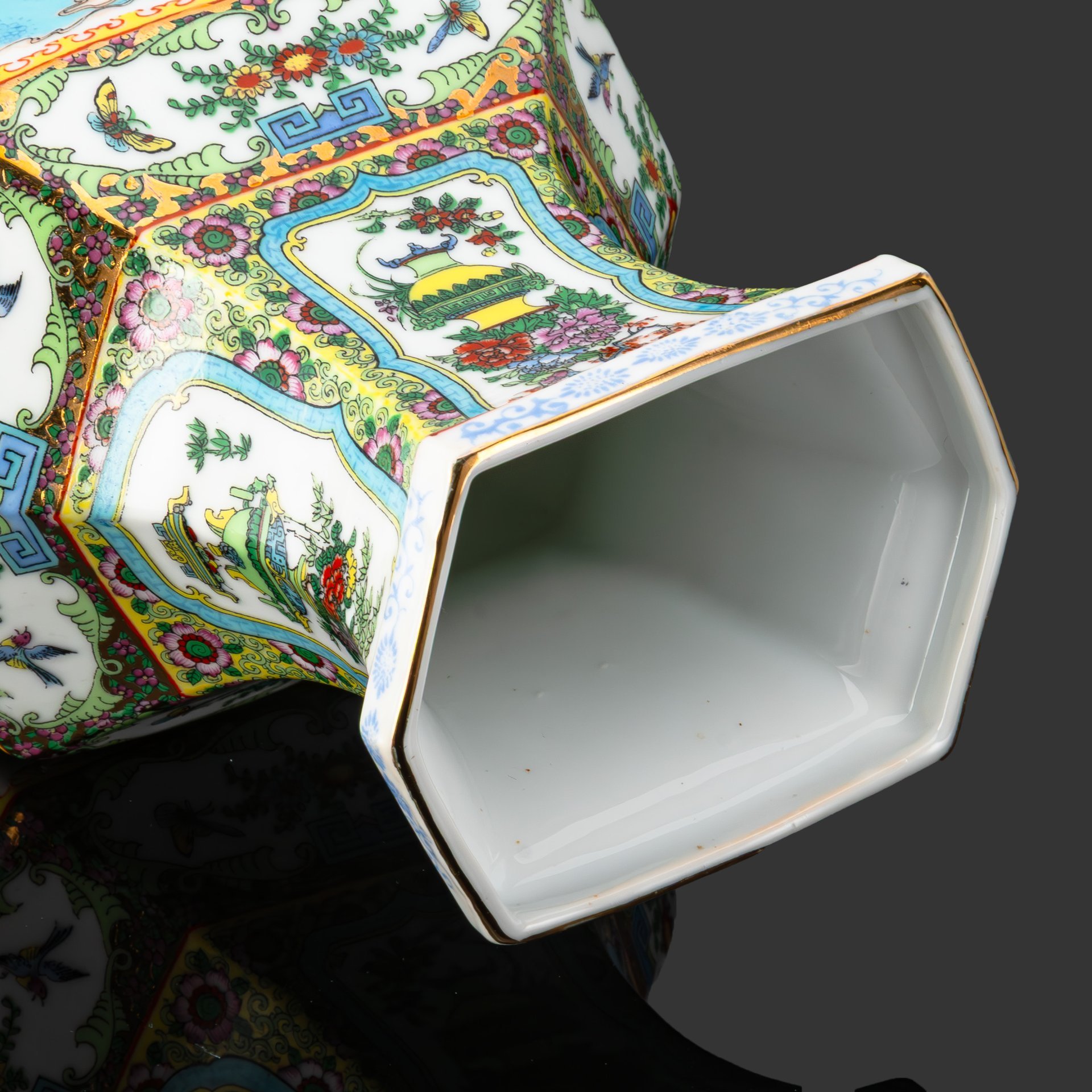 Ваза шестигранной формы "Визит императрицы со свитой"