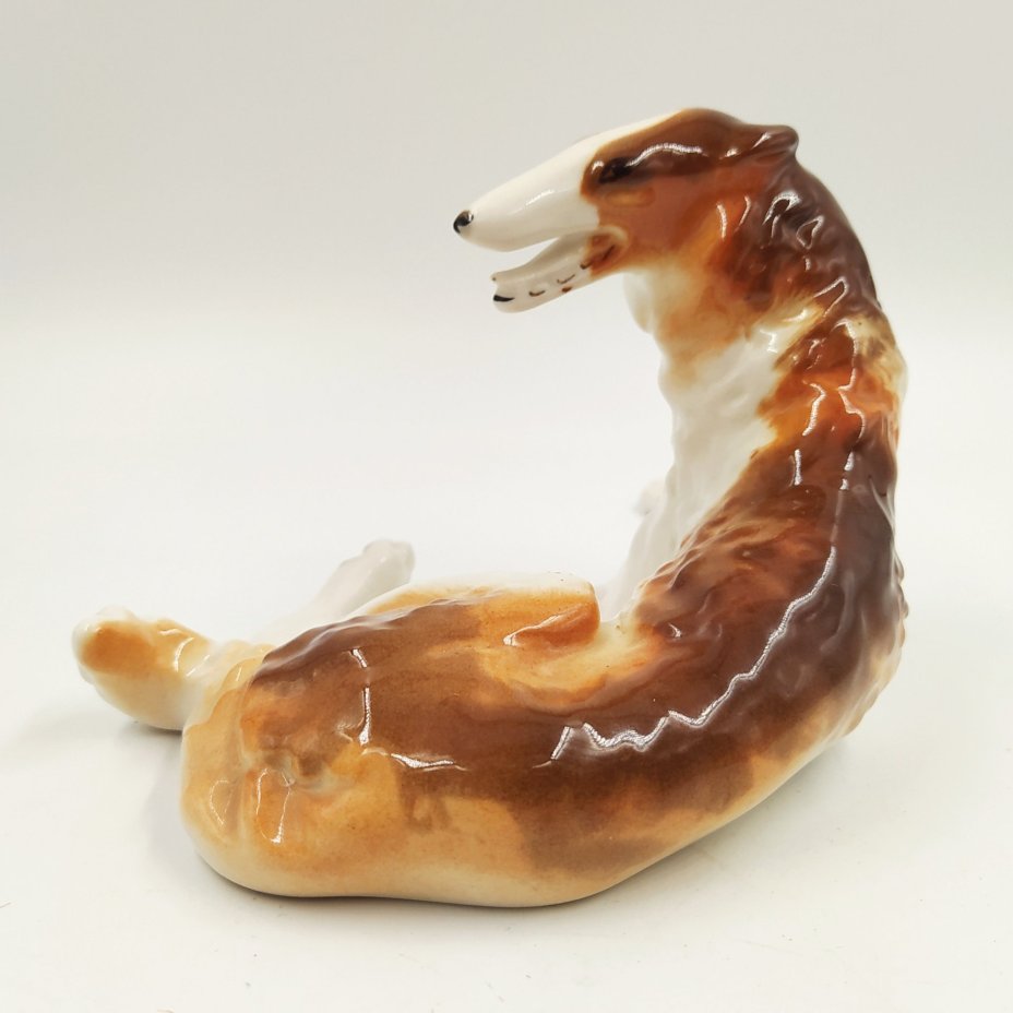 Статуэтка "Борзая", скульптор Б.Я. Воробьев, фарфор, роспись, Ленинградский фарфоровый завод (ЛФЗ), СССР, 1970-1992 гг.