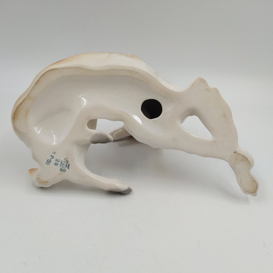 Статуэтка "Борзая", скульптор Б.Я. Воробьев, фарфор, роспись, Ленинградский фарфоровый завод (ЛФЗ), СССР, 1970-1992 гг.