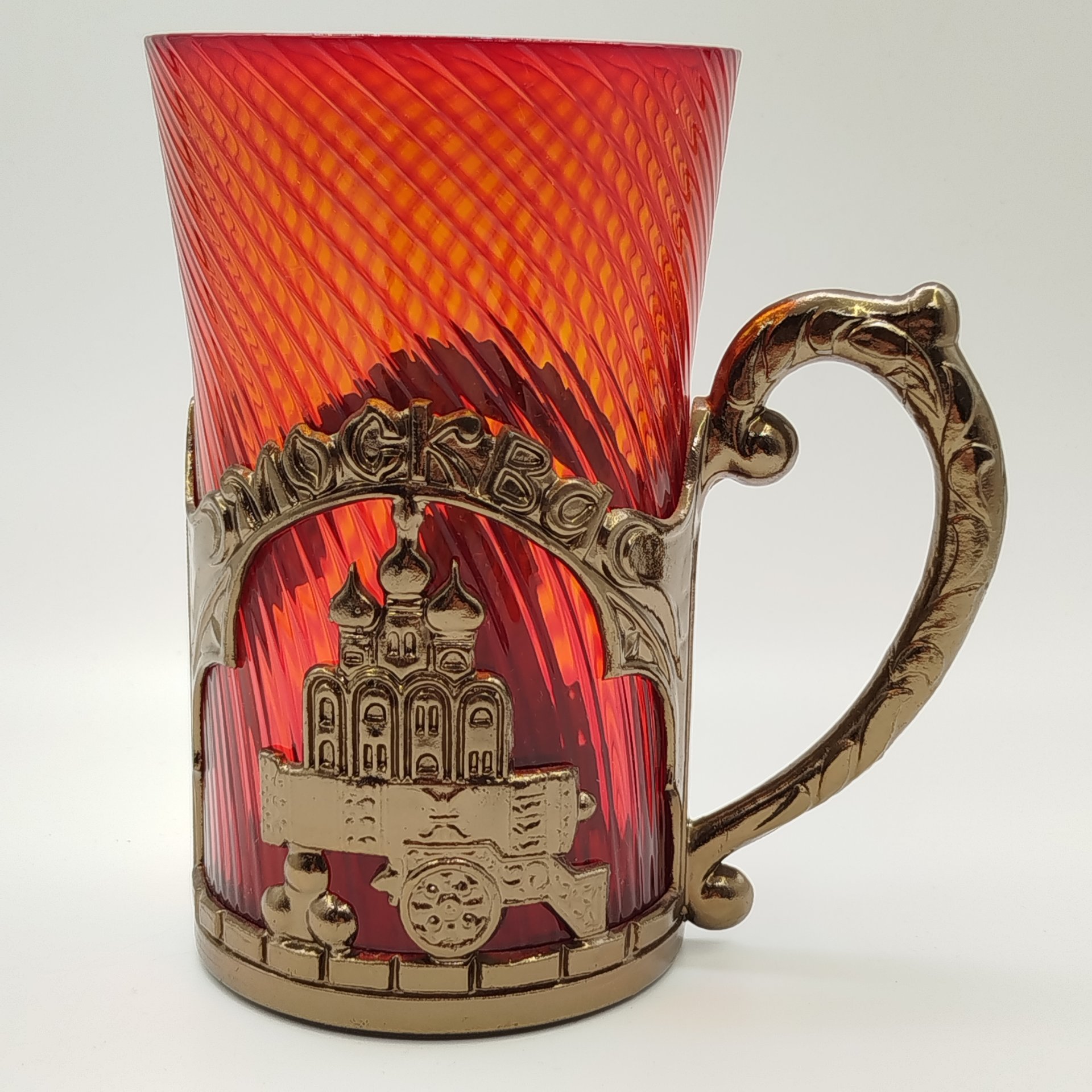 Кружка пивная сувенирная "Москва" в подстаканнике, Московский машиностроительный завод "Авангард", цветное стекло, металл, СССР, 1980-1990 гг.