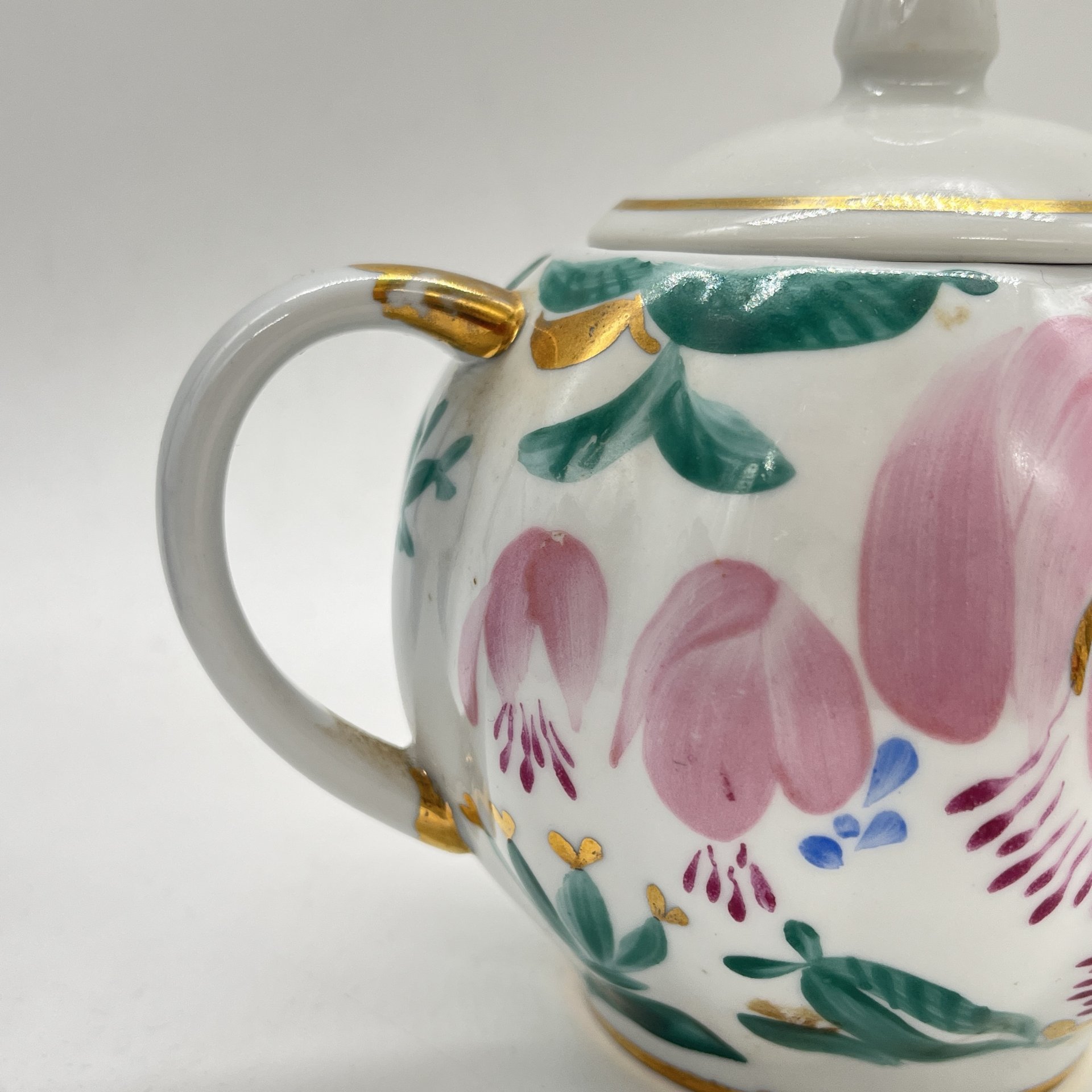 Сахарница с расписным цветочным декором (крышка в подборе!), автор формы "Тюльпан" С.Е. Яковлева, автор рисунка Л.И. Григорьева