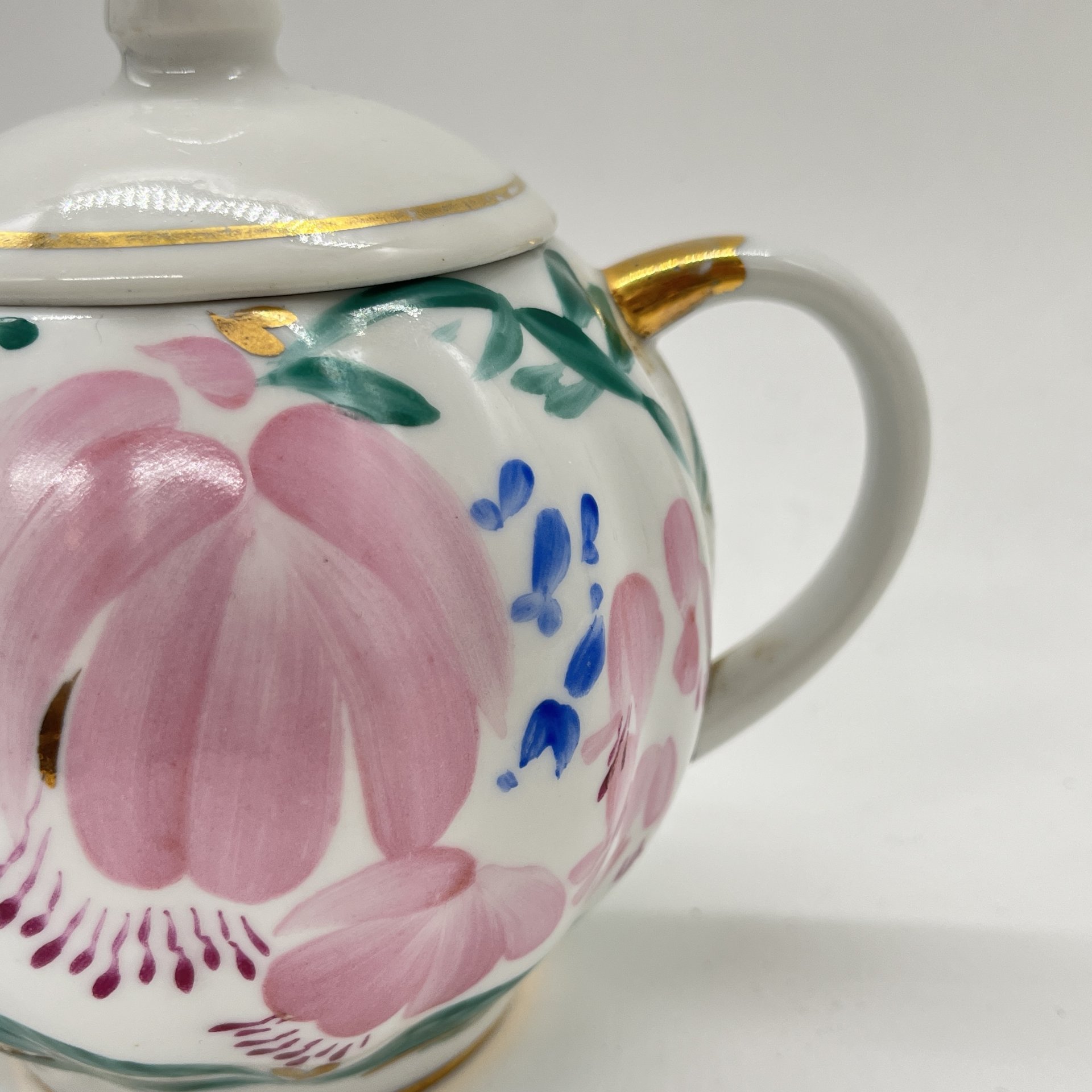 Сахарница с расписным цветочным декором (крышка в подборе!), автор формы "Тюльпан" С.Е. Яковлева, автор рисунка Л.И. Григорьева