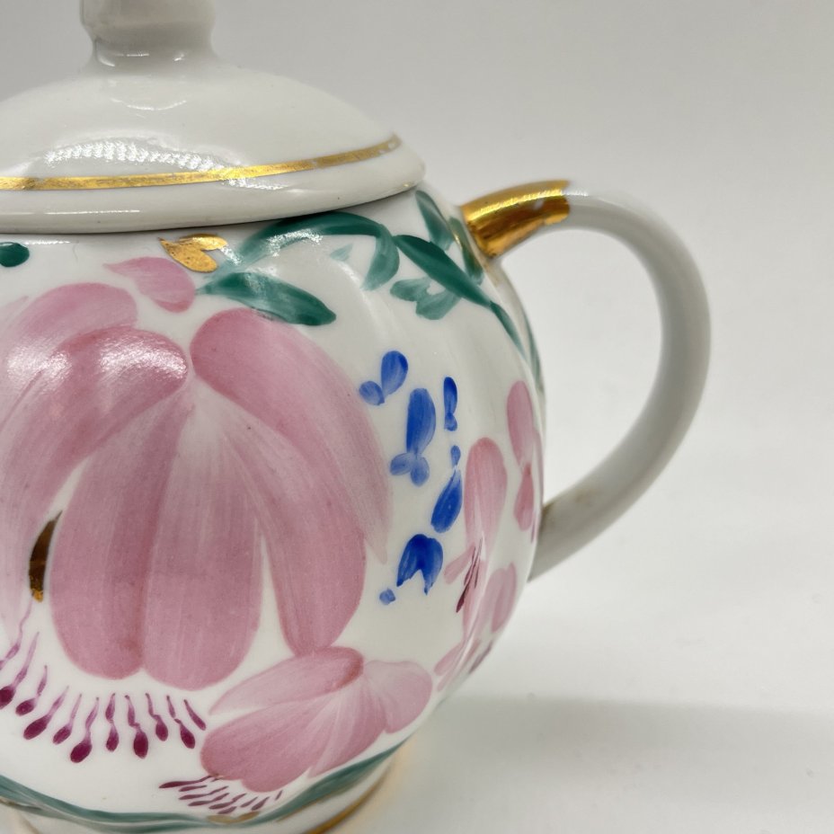 Сахарница с расписным цветочным декором (крышка в подборе!), автор формы "Тюльпан" С.Е. Яковлева, автор рисунка Л.И. Григорьева