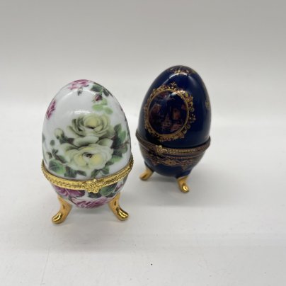 Набор из 2 шкатулок в форме яйца, украшенных растительным декором и изображением разводного моста (подбор)